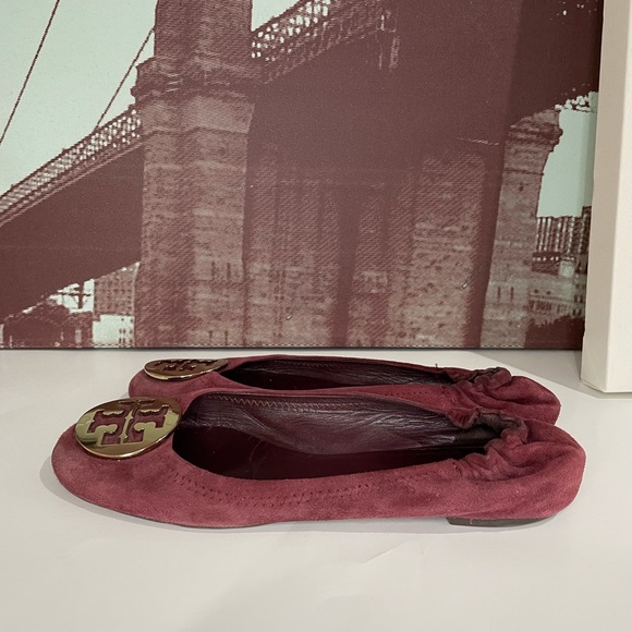 Tory Burch Burgundy Flats with Gold Logo - Picture 5 of 14